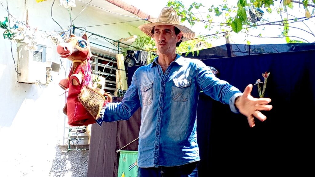 Mayito el de la Mula teatro de títeres itinerante